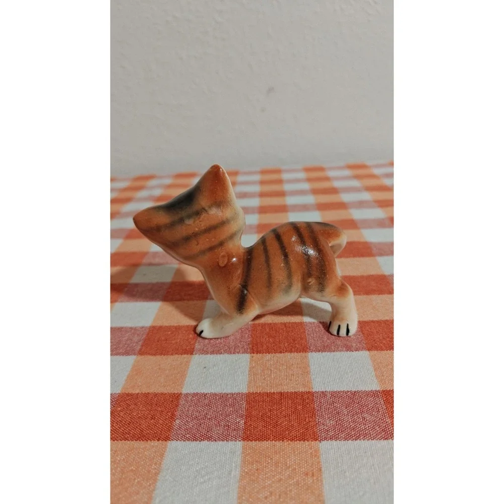 VINTAGE BIG EYED KITTEN CAT PORCELAIN CERAMIC FIGURINE